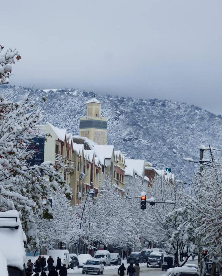 Issli Appartment Climatise Hiver Et Ete Azrou Exterior foto